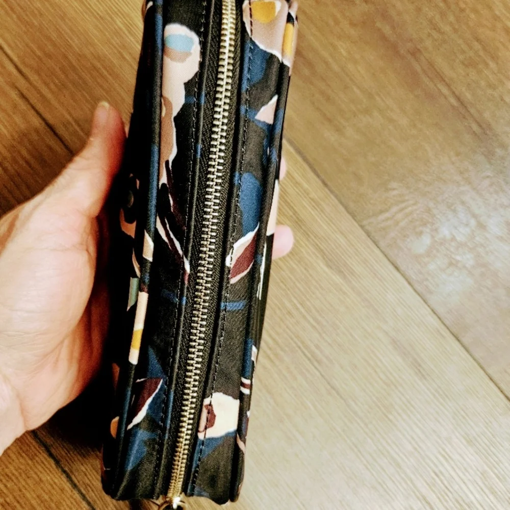 NWOT Kate Spade ♠️ Multicolor Floral Cosmetic / Accessorie Bag Beautiful !!